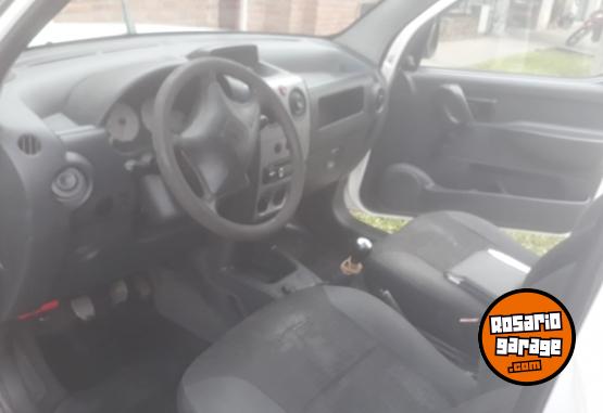Utilitarios - Peugeot Partner 2013 Diesel 167500Km - En Venta