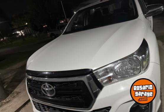 Camionetas - Toyota Hilux SR 2018 Diesel 162000Km - En Venta