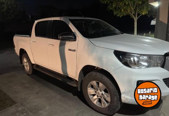 Camionetas - Toyota Hilux SR 2018 Diesel 162000Km - En Venta