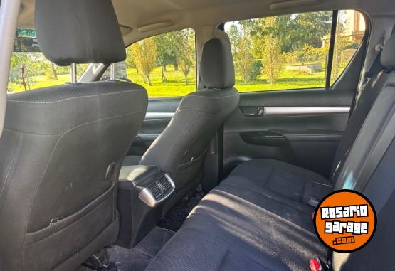 Autos - Toyota Hilux SRV 4x2  2.8 A/T 2023 Diesel 85000Km - En Venta