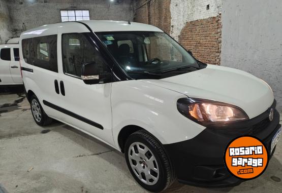 Utilitarios - Fiat Doblo 7 asientos 2019 GNC 91000Km - En Venta