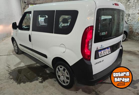 Utilitarios - Fiat Doblo 7 asientos 2019 GNC 91000Km - En Venta