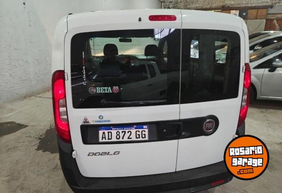 Utilitarios - Fiat Doblo 7 asientos 2019 GNC 91000Km - En Venta
