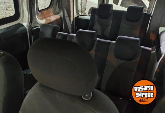 Utilitarios - Fiat Doblo 7 asientos 2019 GNC 91000Km - En Venta