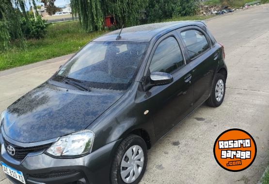 Autos - Toyota Etios 2021 Nafta 80000Km - En Venta