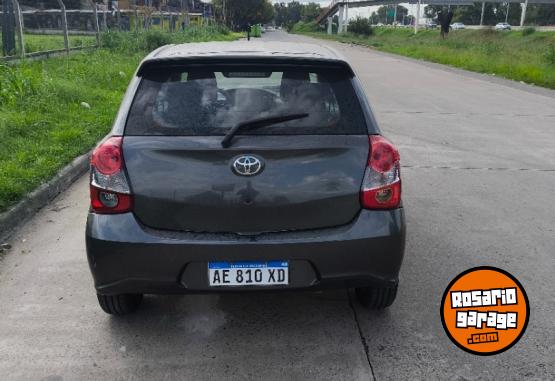 Autos - Toyota Etios 2021 Nafta 80000Km - En Venta
