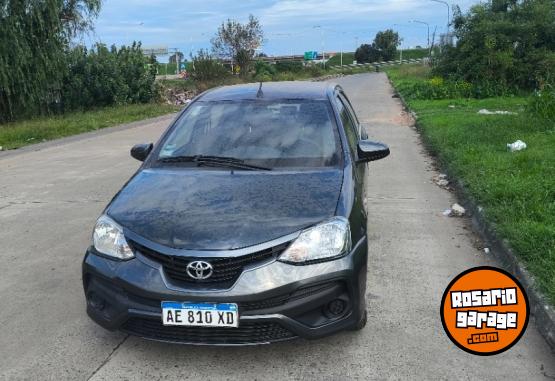 Autos - Toyota Etios 2021 Nafta 80000Km - En Venta