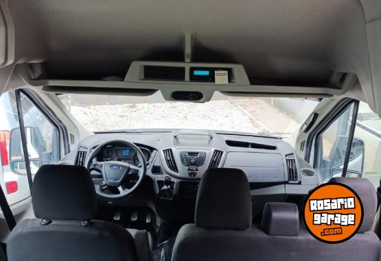 Utilitarios - Ford transit minubus 17+1 2022 Diesel 98000Km - En Venta
