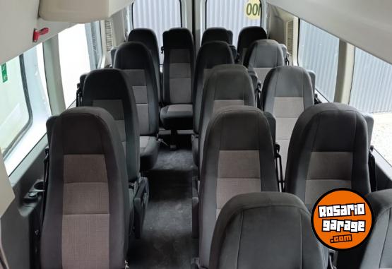 Utilitarios - Ford transit minubus 17+1 2022 Diesel 98000Km - En Venta