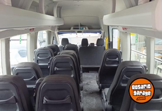 Utilitarios - Ford transit minubus 17+1 2022 Diesel 98000Km - En Venta