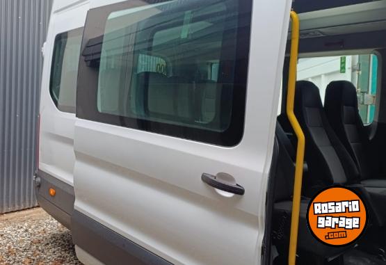 Utilitarios - Ford transit minubus 17+1 2022 Diesel 98000Km - En Venta