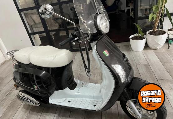 Motos - Motomel Strato 2023 Nafta 6000Km - En Venta