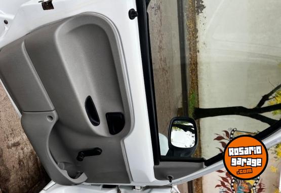 Utilitarios - Renault Kangoo 2012 Nafta 241000Km - En Venta