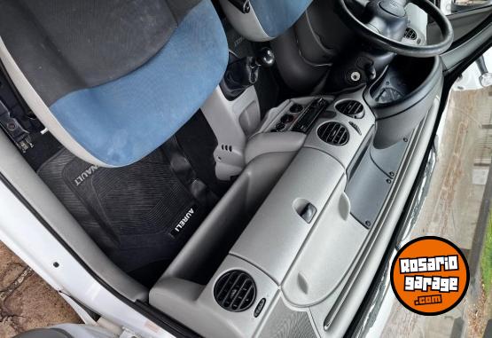 Utilitarios - Renault Kangoo 2012 Nafta 241000Km - En Venta