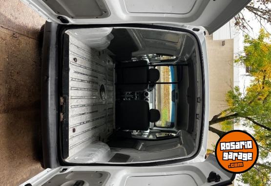 Utilitarios - Renault Kangoo 2012 Nafta 241000Km - En Venta