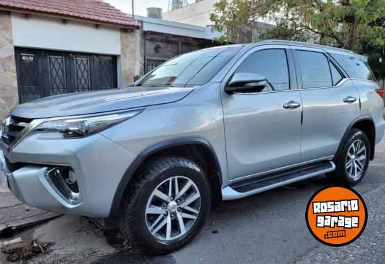 Camionetas - Toyota SW4 SRX AT. 2017 Diesel 137500Km - En Venta