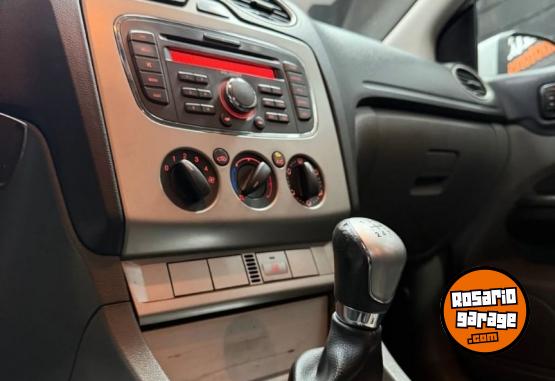 Autos - Ford Focus Trend Exe 2012 Nafta 180000Km - En Venta