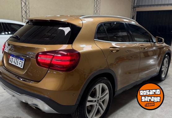 Autos - Mercedes Benz GLA 200 2018 Nafta 61000Km - En Venta