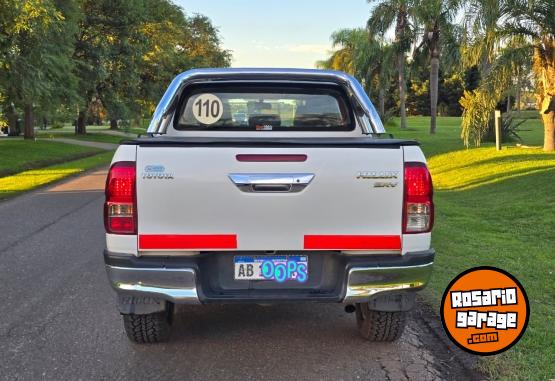 Camionetas - Toyota Hilux SRV 2.8 4x2 2017 Diesel 129000Km - En Venta