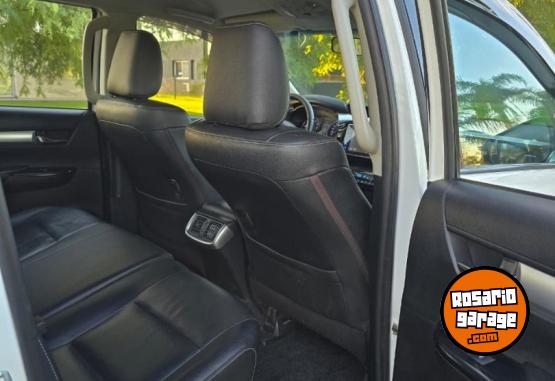 Camionetas - Toyota Hilux SRV 2.8 4x2 2017 Diesel 129000Km - En Venta