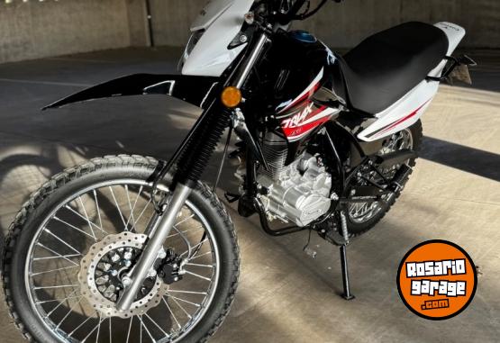 Motos - Corven Triax 2026 Nafta 1300Km - En Venta