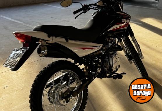 Motos - Corven Triax 2026 Nafta 1300Km - En Venta