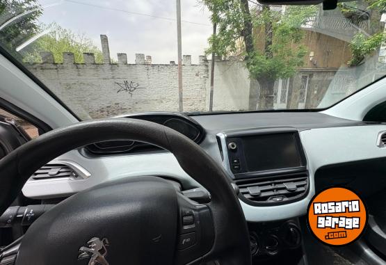 Autos - Peugeot 208 2015 Nafta 175000Km - En Venta
