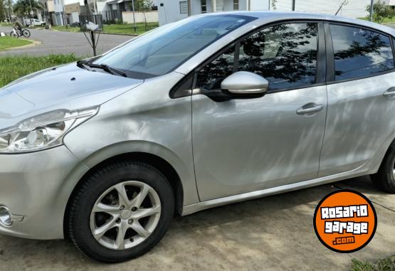 Autos - Peugeot 208 2014 Nafta 160000Km - En Venta