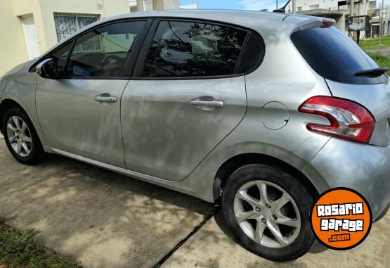 Autos - Peugeot 208 2014 Nafta 160000Km - En Venta