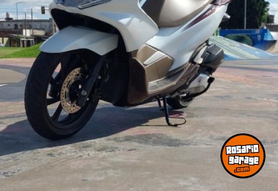 Motos - Honda PCX 2022 Nafta 48000Km - En Venta