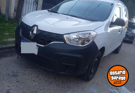 Utilitarios - Renault kANGOO 2023 Nafta 66500Km - En Venta