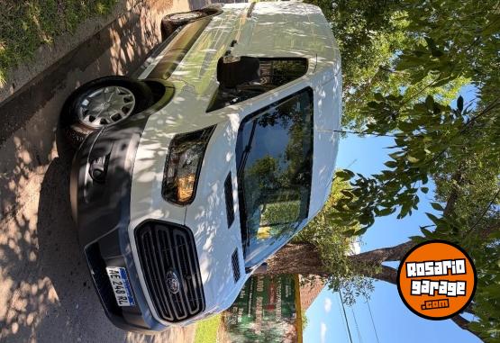 Utilitarios - Ford Transit 2020 Diesel 135000Km - En Venta