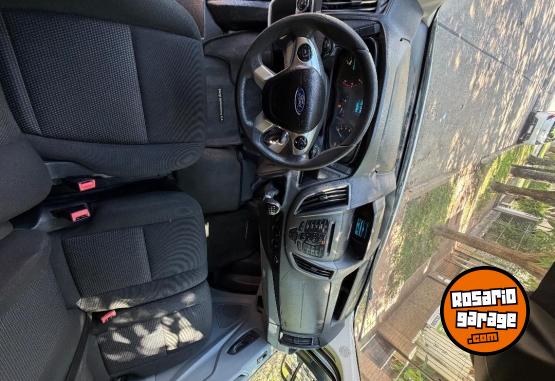 Utilitarios - Ford Transit 2020 Diesel 135000Km - En Venta