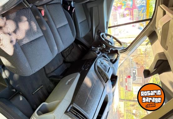 Utilitarios - Ford Transit 2020 Diesel 135000Km - En Venta