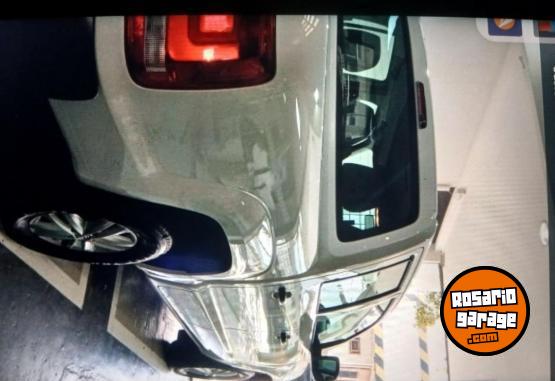 Camionetas - Volkswagen Amarok trendline 140cv 2. 2023 Diesel 14000Km - En Venta