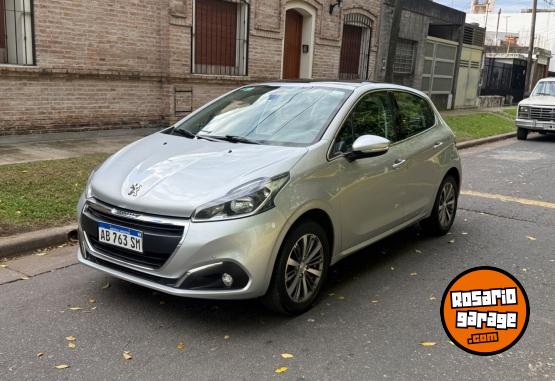 Autos - Peugeot 208 2017 Nafta 81000Km - En Venta