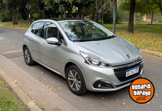 Autos - Peugeot 208 2017 Nafta 81000Km - En Venta