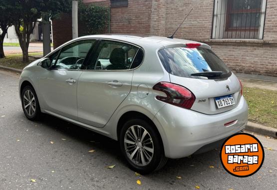 Autos - Peugeot 208 2017 Nafta 81000Km - En Venta