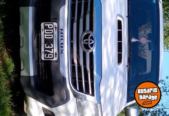 Camionetas - Toyota Hilux SRV 2015 Diesel 137000Km - En Venta