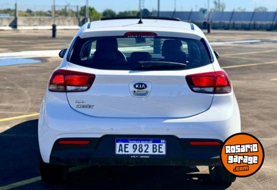 Autos - Kia Rio SX 2021 Nafta 37000Km - En Venta