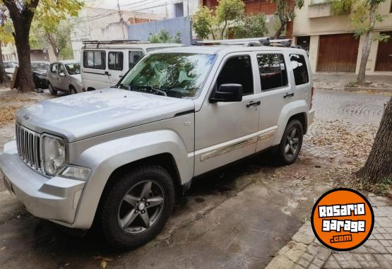 Camionetas - Jeep Cherokee liberty limited 2010 Nafta 230000Km - En Venta