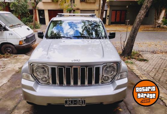 Camionetas - Jeep Cherokee liberty limited 2010 Nafta 230000Km - En Venta