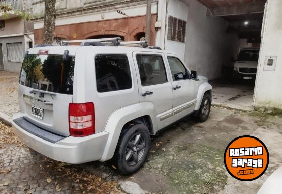 Camionetas - Jeep Cherokee liberty limited 2010 Nafta 230000Km - En Venta