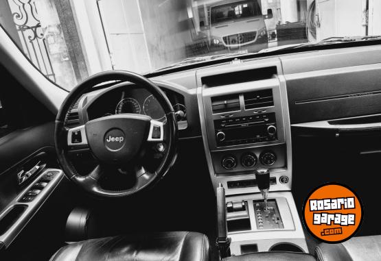 Camionetas - Jeep Cherokee liberty limited 2010 Nafta 230000Km - En Venta