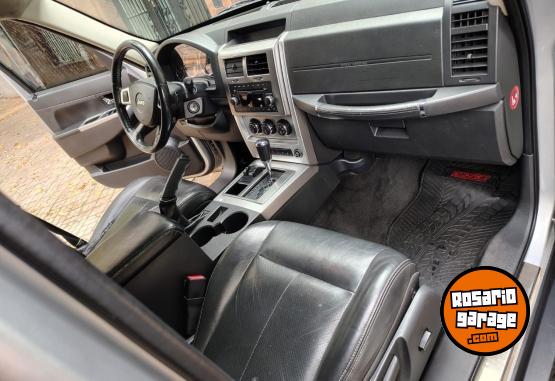 Camionetas - Jeep Cherokee liberty limited 2010 Nafta 230000Km - En Venta