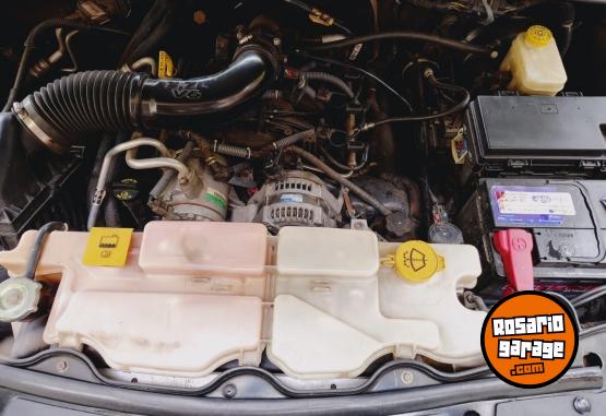 Camionetas - Jeep Cherokee liberty limited 2010 Nafta 230000Km - En Venta