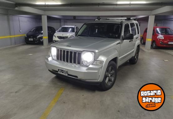 Camionetas - Jeep Cherokee liberty limited 2010 Nafta 230000Km - En Venta