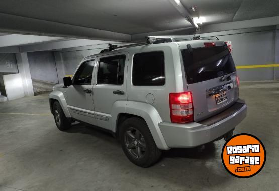Camionetas - Jeep Cherokee liberty limited 2010 Nafta 230000Km - En Venta