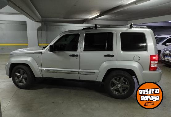 Camionetas - Jeep Cherokee liberty limited 2010 Nafta 230000Km - En Venta