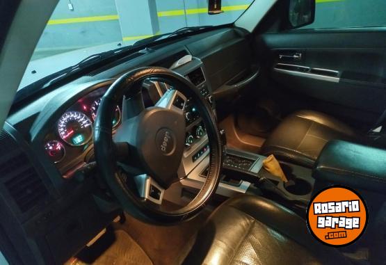 Camionetas - Jeep Cherokee liberty limited 2010 Nafta 230000Km - En Venta